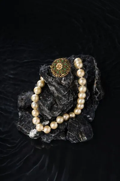 Antique Gold Jhumka Pendant Set